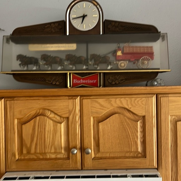 Budweiser Classic Brown and Black Wall Clock - Picture 1 of 2
